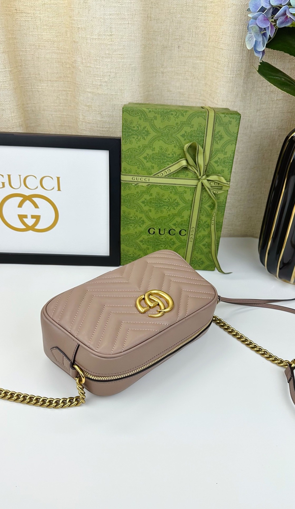 激安グッチバッグコピー角部分ディテール